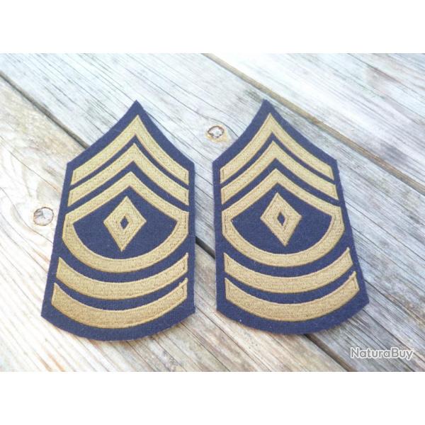 PAIRE D'INSIGNES EN TISSU DE FIRST SERGEANT,CHEVRONS OLIVE