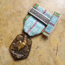 m&eacute;daille comm&eacute;morative lib&eacute;ration 1939 1945 +rappel rare barrette  ATLANTIQUE marine nationale marin