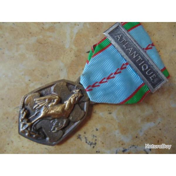 m�daille comm�morative lib�ration 1939 1945 peu courante barrette  ATLANTIQUE marine nationale marin