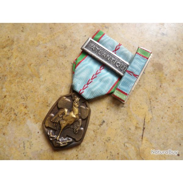 m�daille comm�morative lib�ration 1939 1945 +rappel rare barrette  ATLANTIQUE marine nationale marin