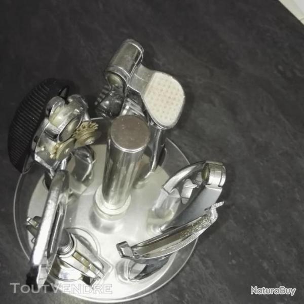 carrousel tournant avec ustensiles de cuisine