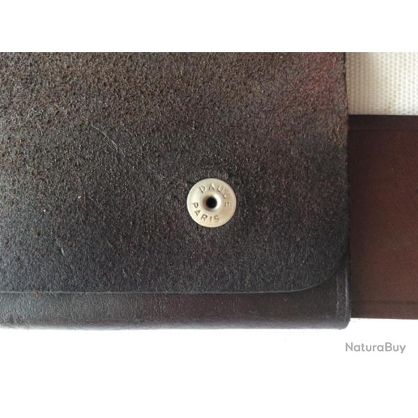 Poches � munitions en cuir gras
