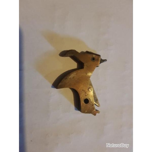 Chien de rvolver, pistolet Taurus.