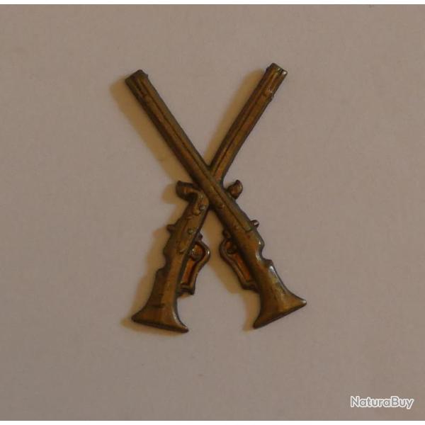 INSIGNE DEUX FUSILS CROISES