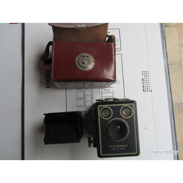 APPAREIL PHOTOS ANCIEN "SIX 20 BROWNIES BY KODAK" AVEC ETUI  COMPLET BON FONCTIONNEMENT