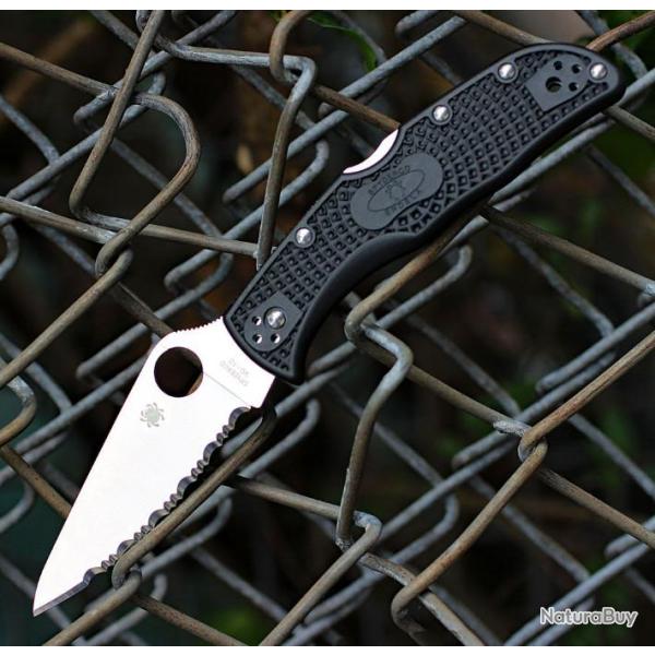 Couteau Spyderco Endela Lightweight Lame Acier VG-10 Serrated Manche FRN Lockback USA SC243SBK