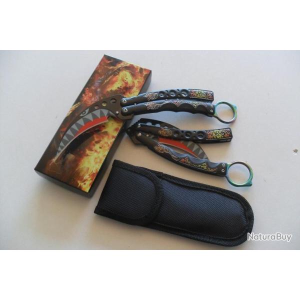 Couteau Papillon Balisong Color� Grav� Incurv� Anneau 22,5 Cm Lame Courb�e Karambit