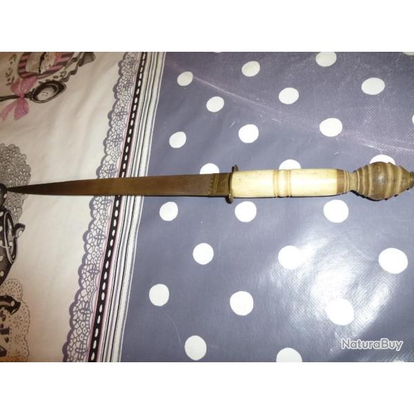 COUTEAU ? MANCHE EN OS A IDENTIFFIER