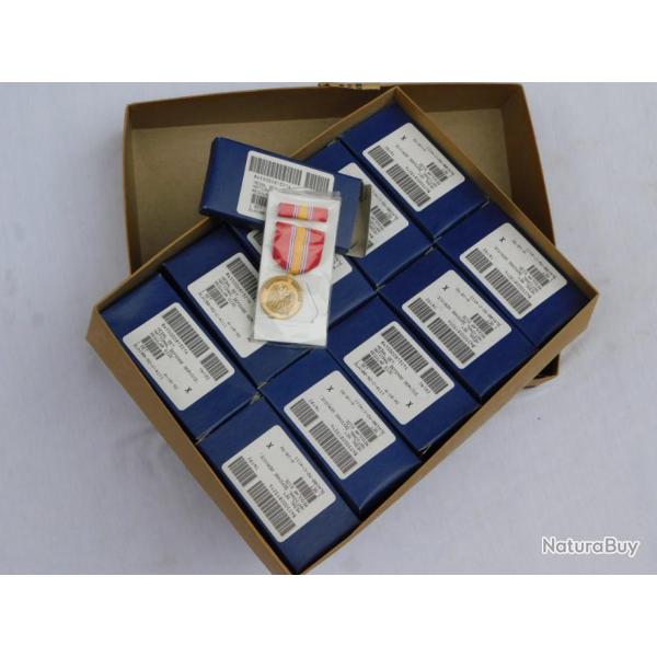 GROS LOT 30  - TRENTE MEDAILLES U.S.A.  : NATIONAL DEFENSE SERVICE  - ETAT 100% NEUF - ann�e 1992