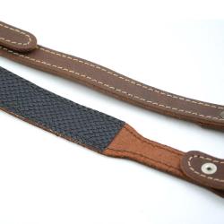 Bretelle avec renfort &eacute;paule mousqueton cuir de vachette 90-95cm