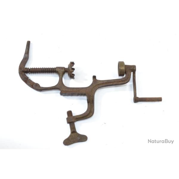 Ancien sertisseur � cartouches calibre 16 � restaurer