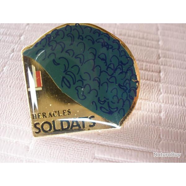 lot de 5 PINS NEUF HERACLES SOLDATS LOGO ARMEE DE TERRE / REVUE MILITAIRE CASQUE LOURD