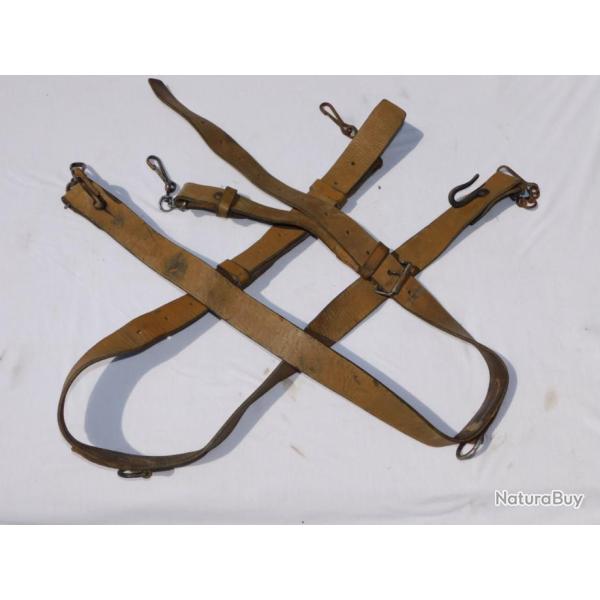 BRETELLE CUIR F.M. FUSIL MITRAILLEUR 24-29 & MITRAILLEUSE AA.52 ...............