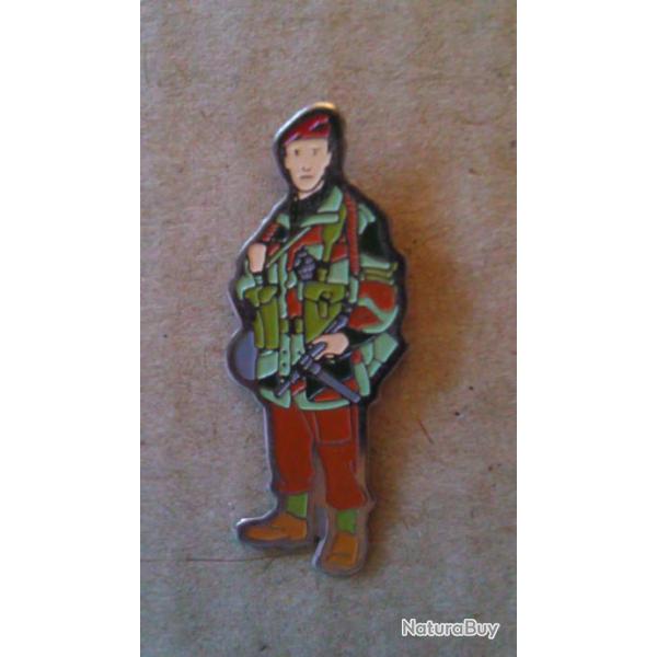 PIN'S SOLDAT BRITANIQUE PARACHUTISTE 2 eme GUERRE MONDIALE