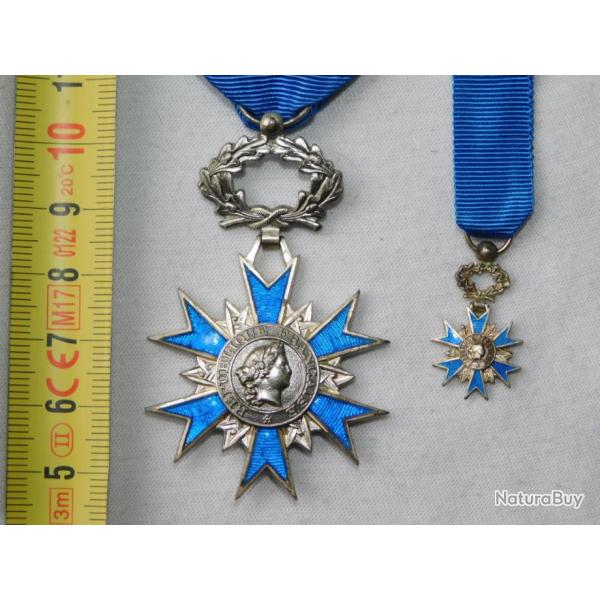 ORDRE DU MERITE : ANCIENNE MEDAILLE DE CHEVALIER + REDUCTION EN COFFRET