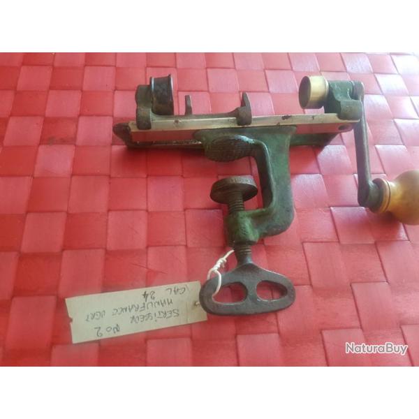 sertisseurde la manu vert en calibre 24 a broche no2