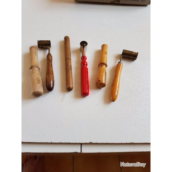 lots de differents  bourroirs en buis et lots dosettes poudre plomb