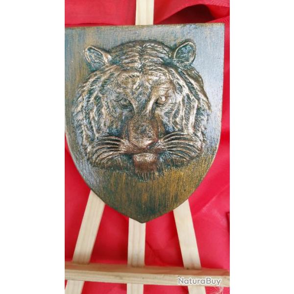 Blason artisanal repr�sentant une t�te de Tigre ( Fintion bronze  ) avec accroche au dos