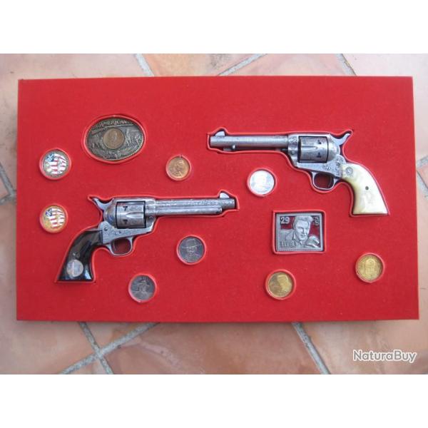" BAISSE DU PRIX II" "PRESENTOIR POUR DEUX COLT SAA 5"1/2 A INTEGRER DANS LE TIROIR D'UN MEUBLE