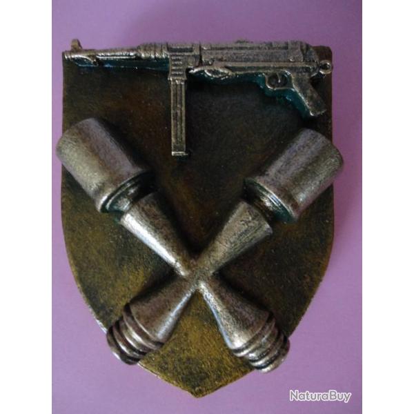 blason grenades � manche et MP 40