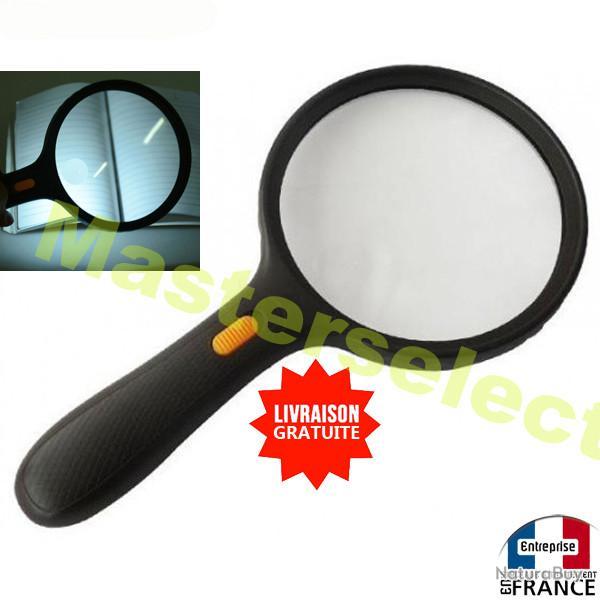 Loupe � main de grand diam�tre 138mn avec lampe 3 leds pour carte,photo,journaux 138mm