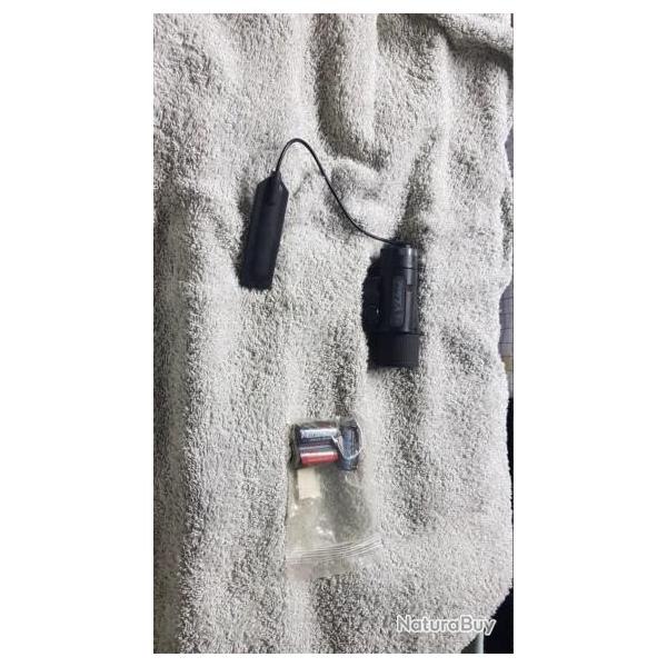 Lampe Tactique (avec 5 pile)