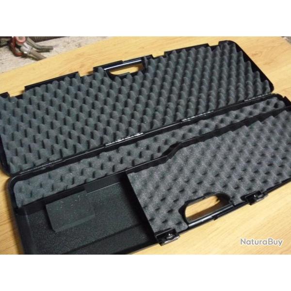 Mallette compartiment�e    pour   ARME   DEMONTEE.
