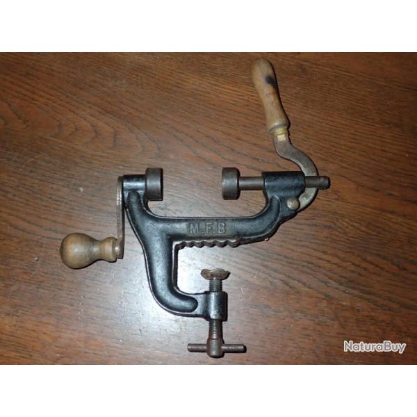 Sertisseur � poussoir - Marque MFB - marqu� 1840