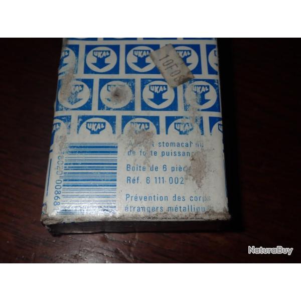 Boite ancienne Ukal contenant 2 aimant stomacal