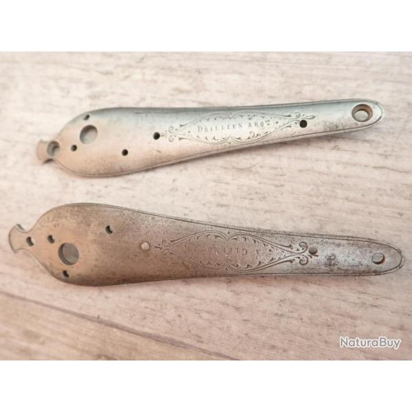 Paire de platines de pistolet ou fusil ancien avec m�canisme. DRILLIEN Arquebusier � CLERMONT