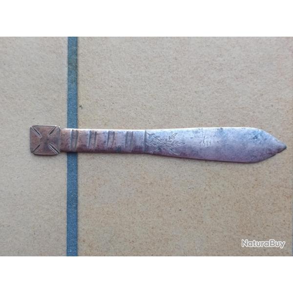 ARTISANAT TRANCHEE OBJET DU POILU COUPE PAPIER AVEC CROIX INSCRIT 1914-1918 DESSINS FLEURS