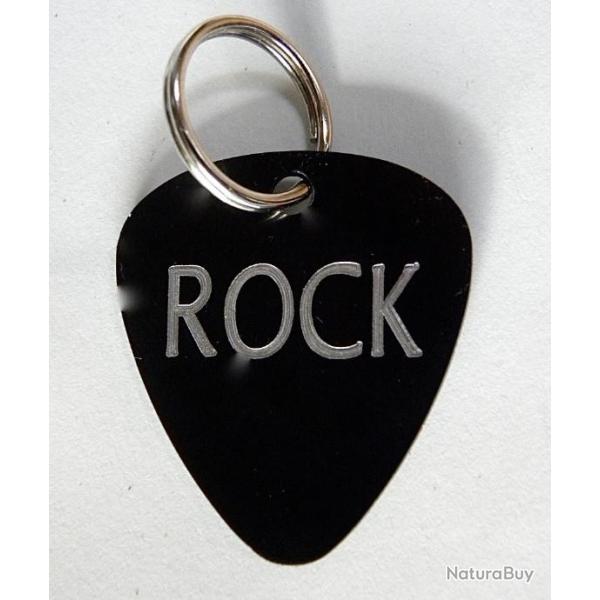 MEDAILLE GRAV�E CHIEN CHAT forme de mediator NOIR guitare GRAVURE offerte