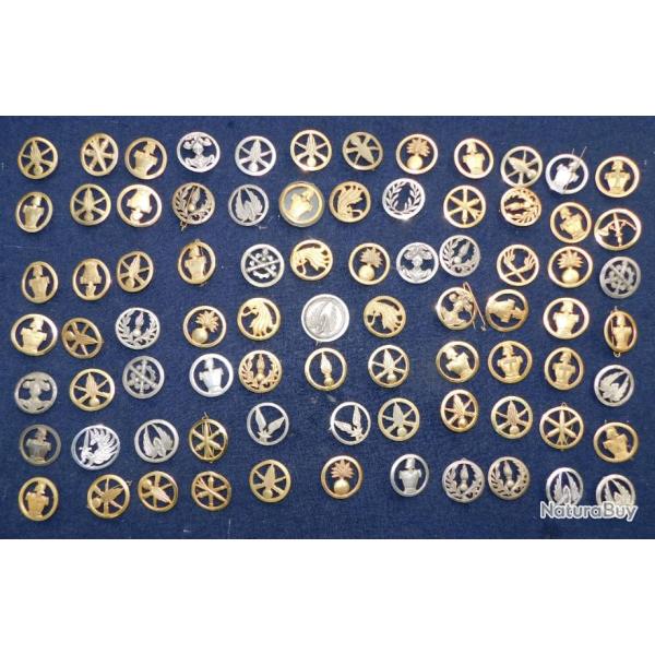 TRES GROS LOT 80 ( 4 x 20 ) ANCIENS INSIGNES de BERET ARMEE FRANCAISE - 1.2 KILO  !!!