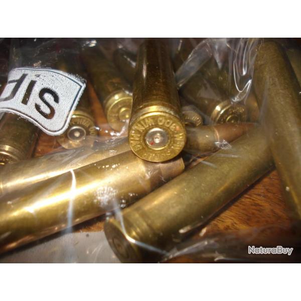 15 douilles tir�es 1 fois cal 300 W MAGNUM dont une cartouche pleine.