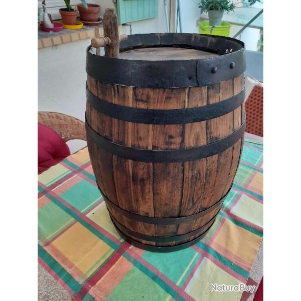 Vente v�ritable tonneau de vigneron tr�s  beau bois belle pi�ce id�al d�coration v�randa maison.