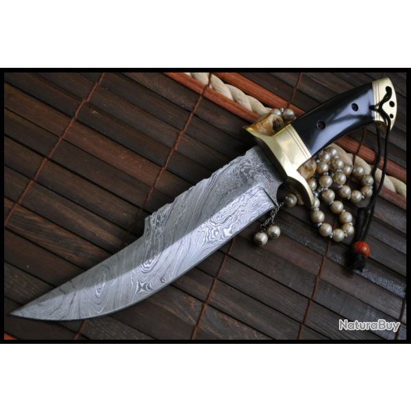 Couteau Bowie  lame fixe de chasse en acier damas avec fourreau