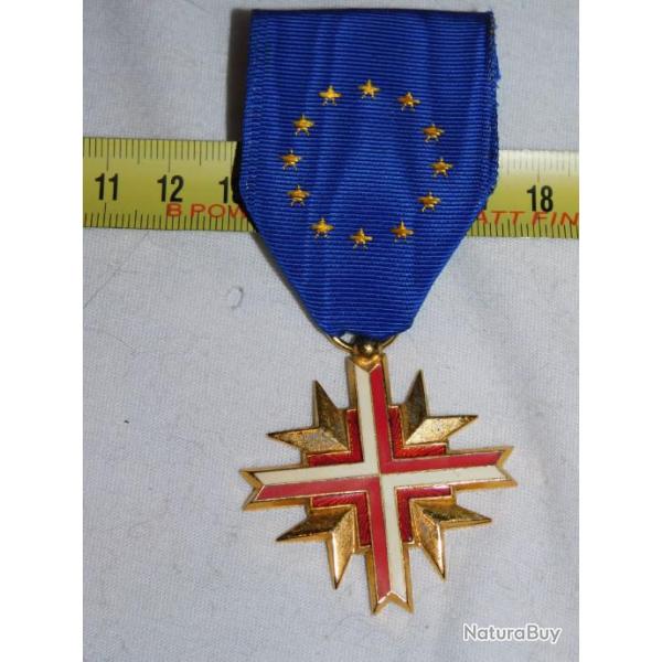 MEDAILLE CONFEDERATION EUROPEENNE DES ANCIENS COMBATTANTS  - SUPERBE ETAT