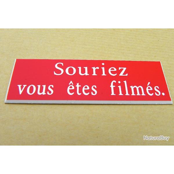 Plaque adh�sive pancarte rouge "Souriez vous �tes film�s" Format 50x150 mm