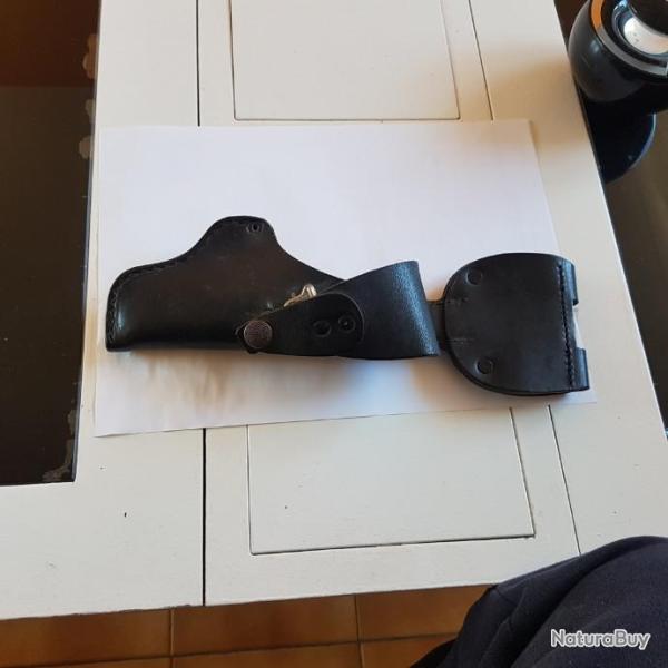 etui  pistolet   cuir noir