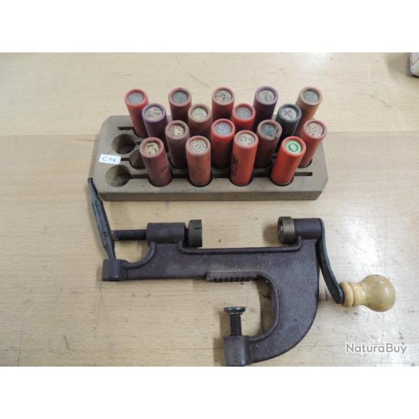 necessaire en bois , je pense MANUFRANCE , avec sertisseur et munitios calibre 16