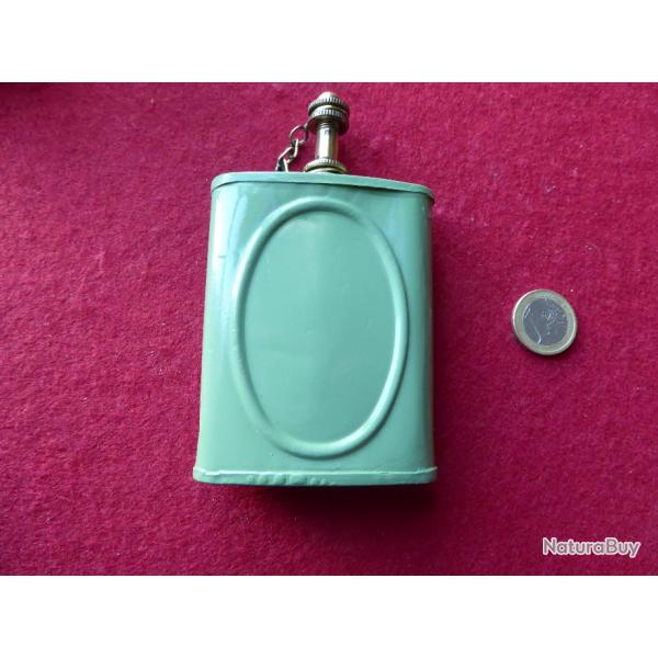 Burette a huille de l'arme francaise e mtal  Bouchon laiton