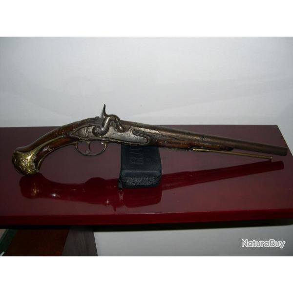 PISTOLET  percussion XVIIIme ,longueur 33,5cm,