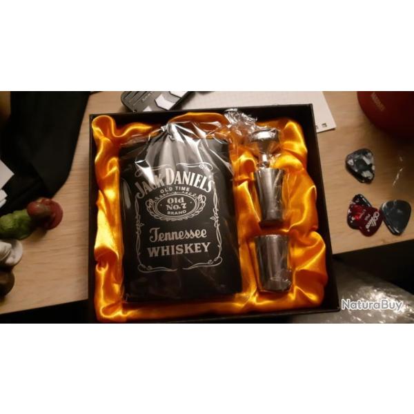 Superbe flasque jack daniels NOIRE  alcool en acier inoxydable - LIVRAISON GRATUITE !!