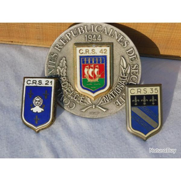 C.R.S. COMPAGNIES REPUBLICAINES de SECURITE : 2 INSIGNES 21 & 35 + GRAND MEDAILLON 42