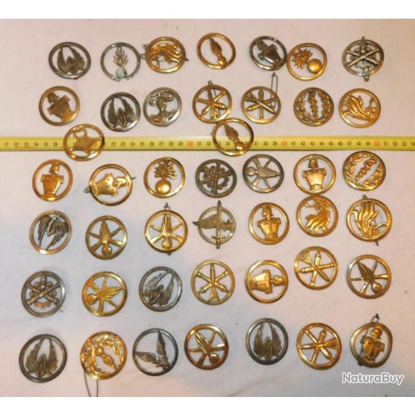 TRES GROS LOT 44 ( 2 x 22  ) ANCIENS INSIGNES de BERET ARMEE FRANCAISE - 1.2 KILO  !!!