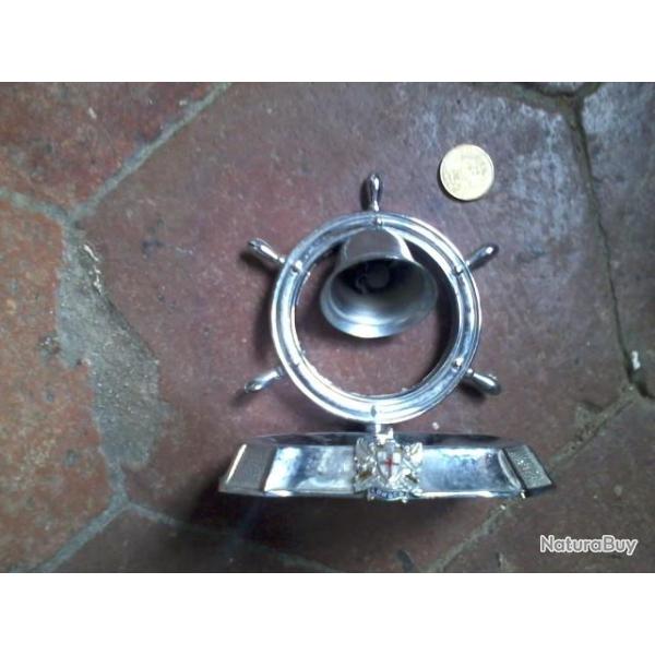 Cendrier gouvernail et cloche de bateau
