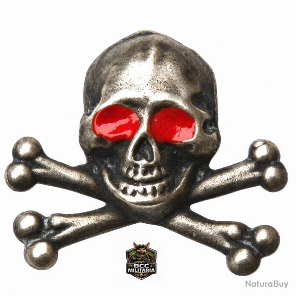 Insigne t�te de mort noire (Hauteur:2 cm) ( Fixation de type pin's ) 6a.