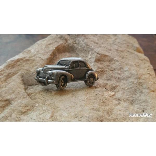 Insigne Voiture Am�ricaine  (  Largeur : 42 mm - Hauteur : 20  mm )