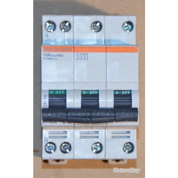 Disjoncteur 4x16 amperes