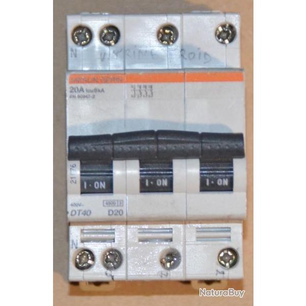 Disjoncteur  4x20 amp�res Voir mes autre vente d autre disponible